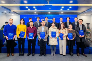 【图片新闻】第三代社保卡滨海地区首发活动举行 今年起可换“三代卡”