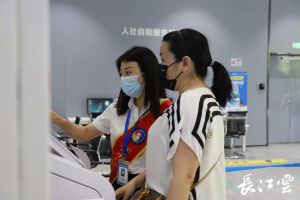 【图片新闻】湖北宜昌发布试行首批人社公共服务标准