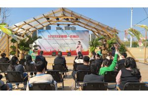 【图片新闻】政银携手惠民生 人社服务零距离 江苏淮安市举办“12333全国统一咨询日”活动